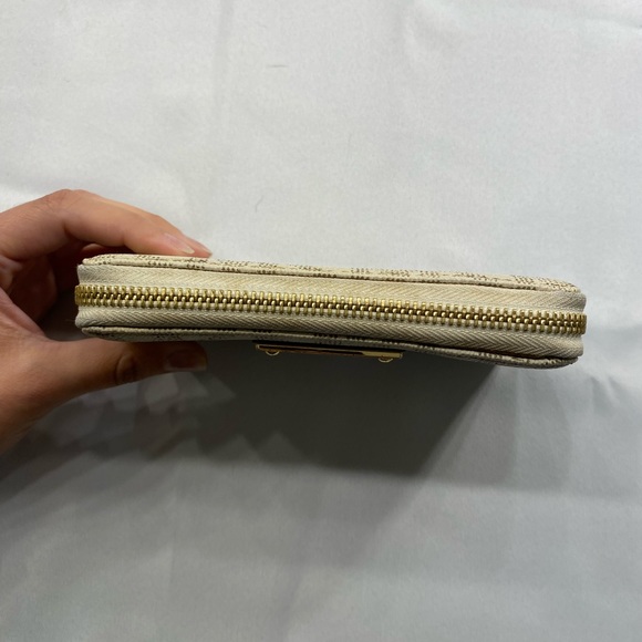 Michael Kors Wallet - Picture 6 of 6